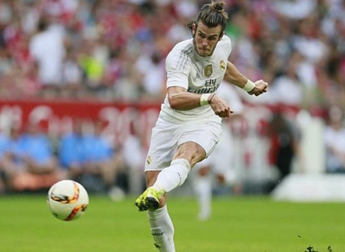 Gareth Bale kapura lő